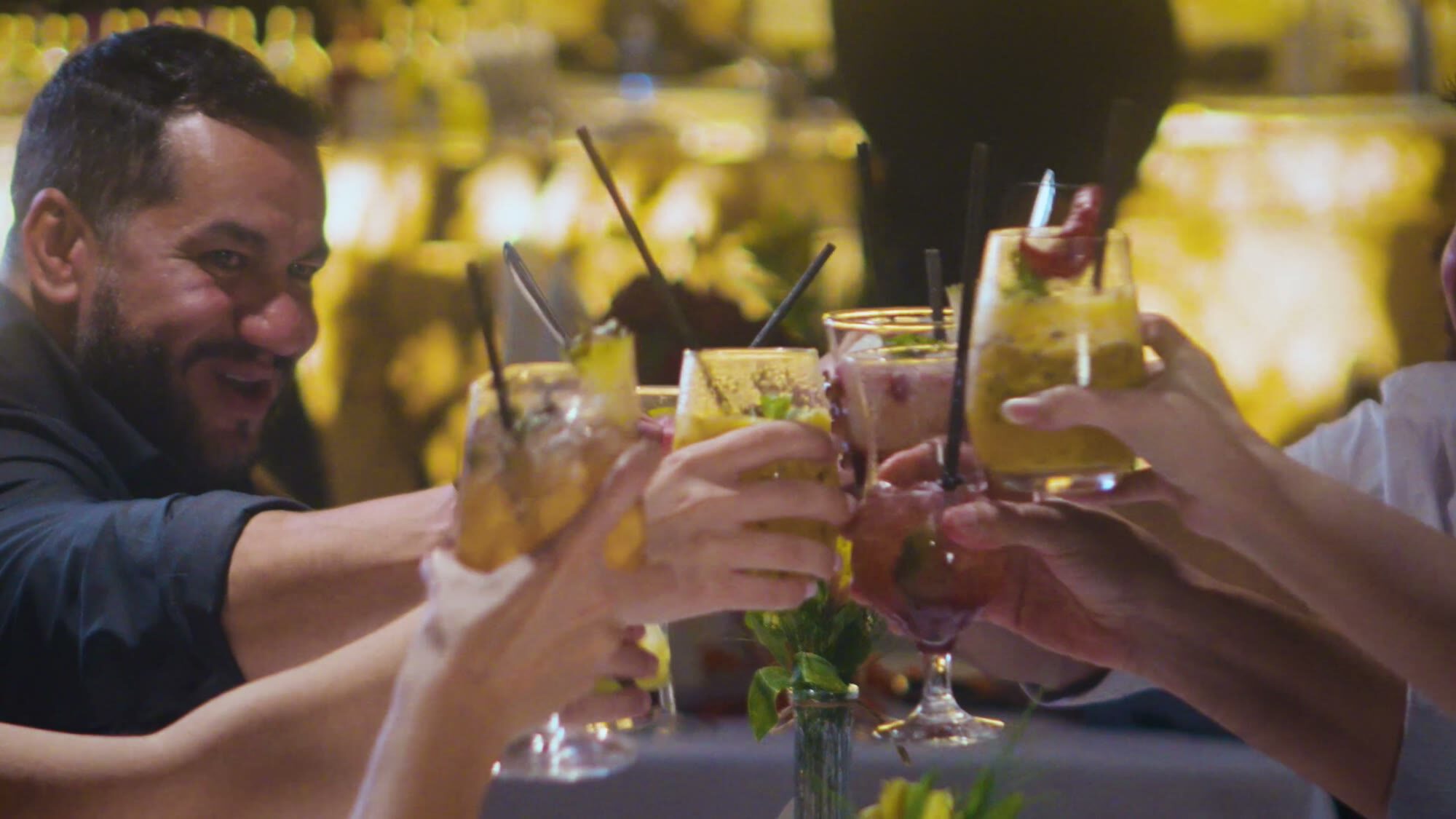 Un brindis en la mesa de O Gaúcho Churrasquería